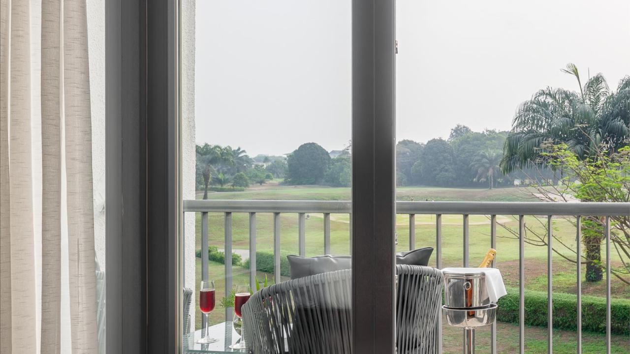 Lakowe Lakes Hotel, Golf And Country Estate By Newmark Lagos Room photo