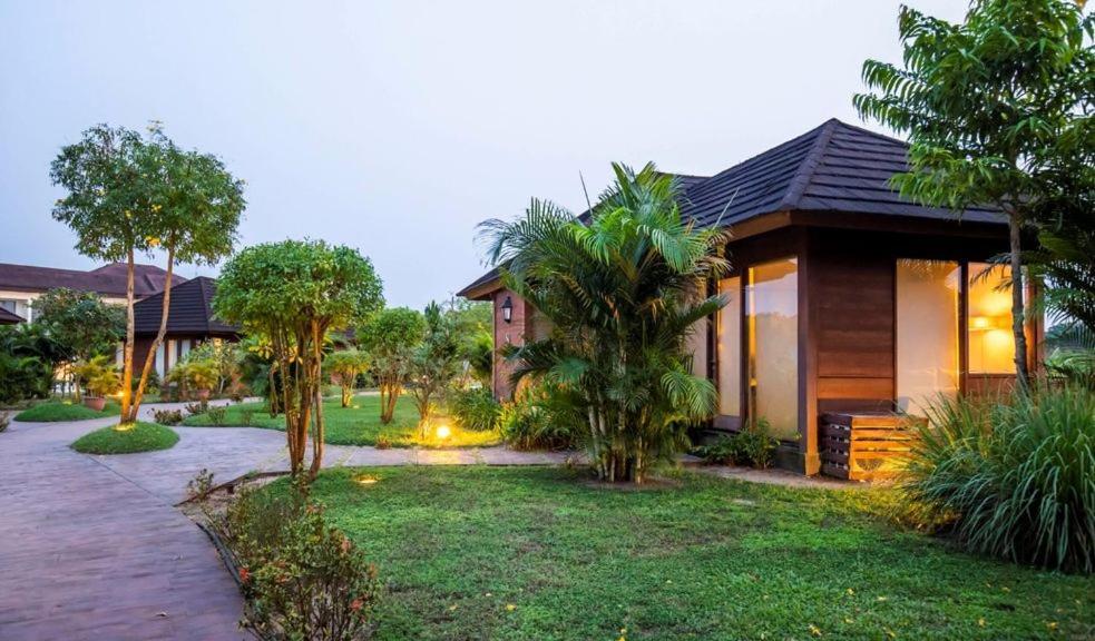 Lakowe Lakes Hotel, Golf And Country Estate By Newmark Lagos Exterior photo