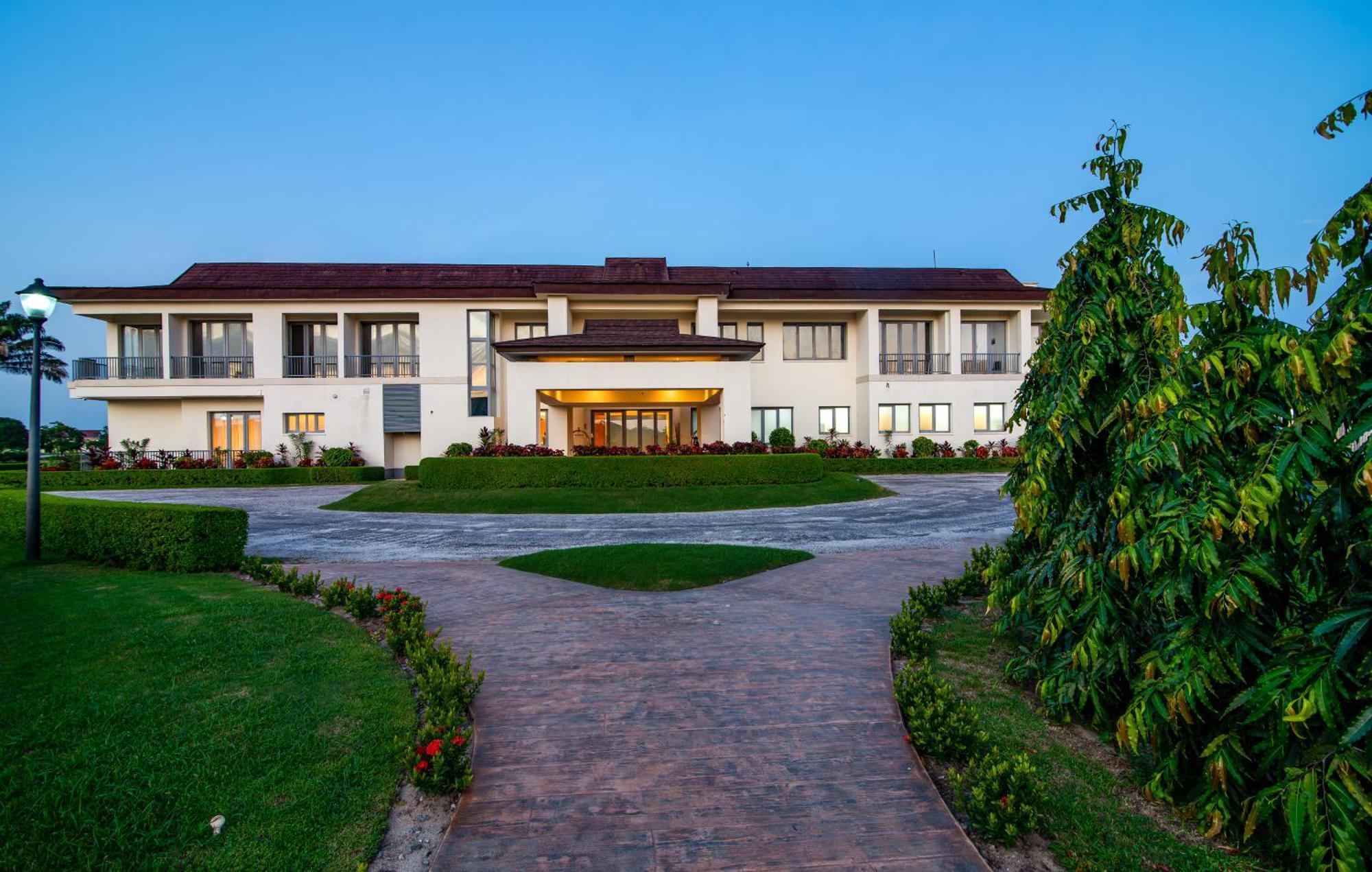 Lakowe Lakes Hotel, Golf And Country Estate By Newmark Lagos Exterior photo