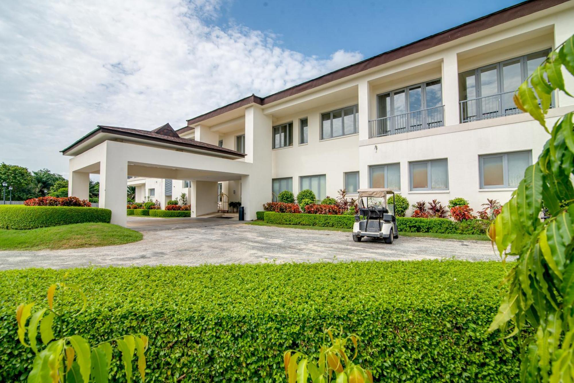 Lakowe Lakes Hotel, Golf And Country Estate By Newmark Lagos Exterior photo